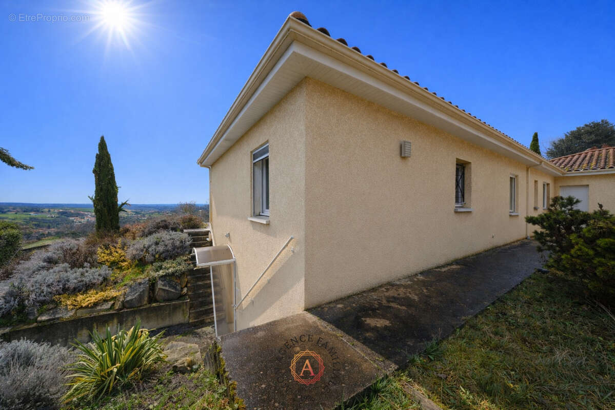 Maison 4 pièces de 130 m2 - photo 3
