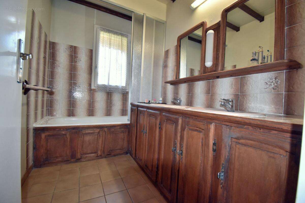 A vendre, Aiglun (04) – Maison individuelle 6 pièces, 5 chambres, jardin, terrasse et garage de 30 m² - photo 13