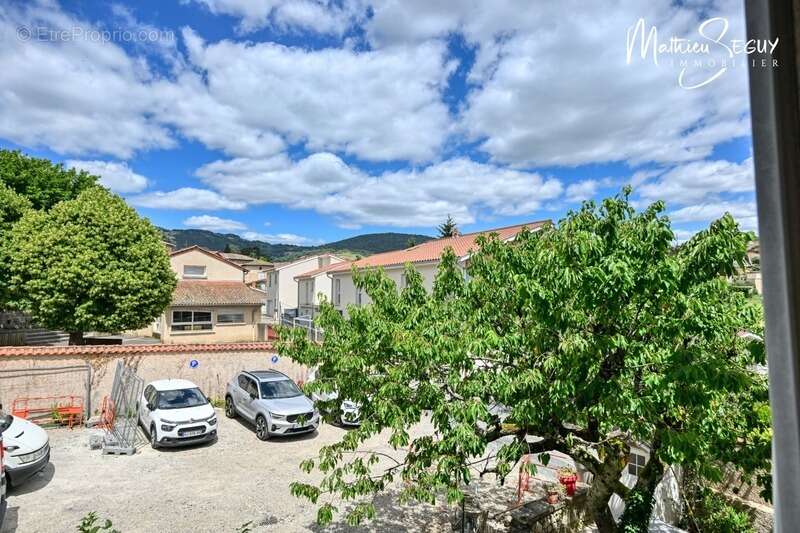 Appartement à THURINS