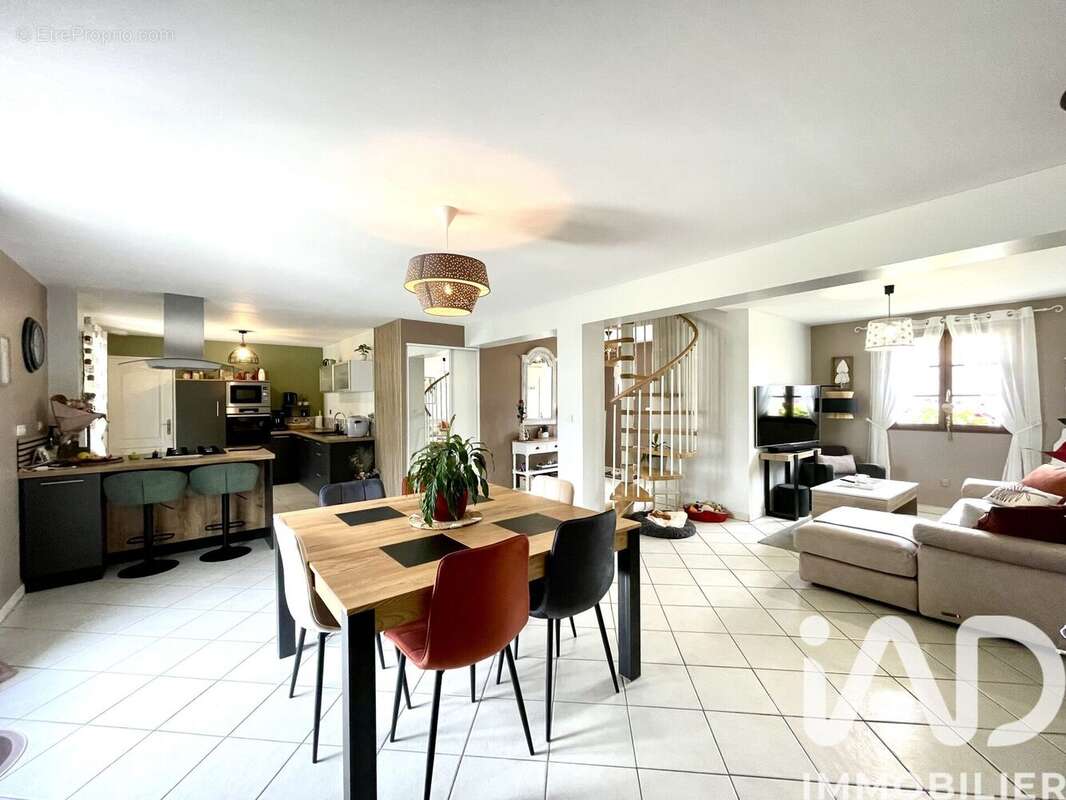 Maison 138 m² à Barbey  - photo 3