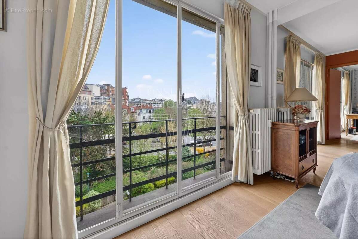 Appartement à NEUILLY-SUR-SEINE