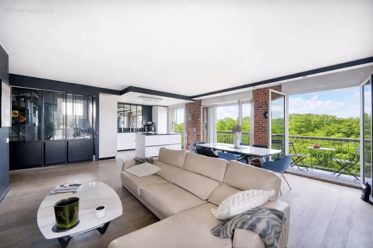 Appartement à CHARENTON-LE-PONT