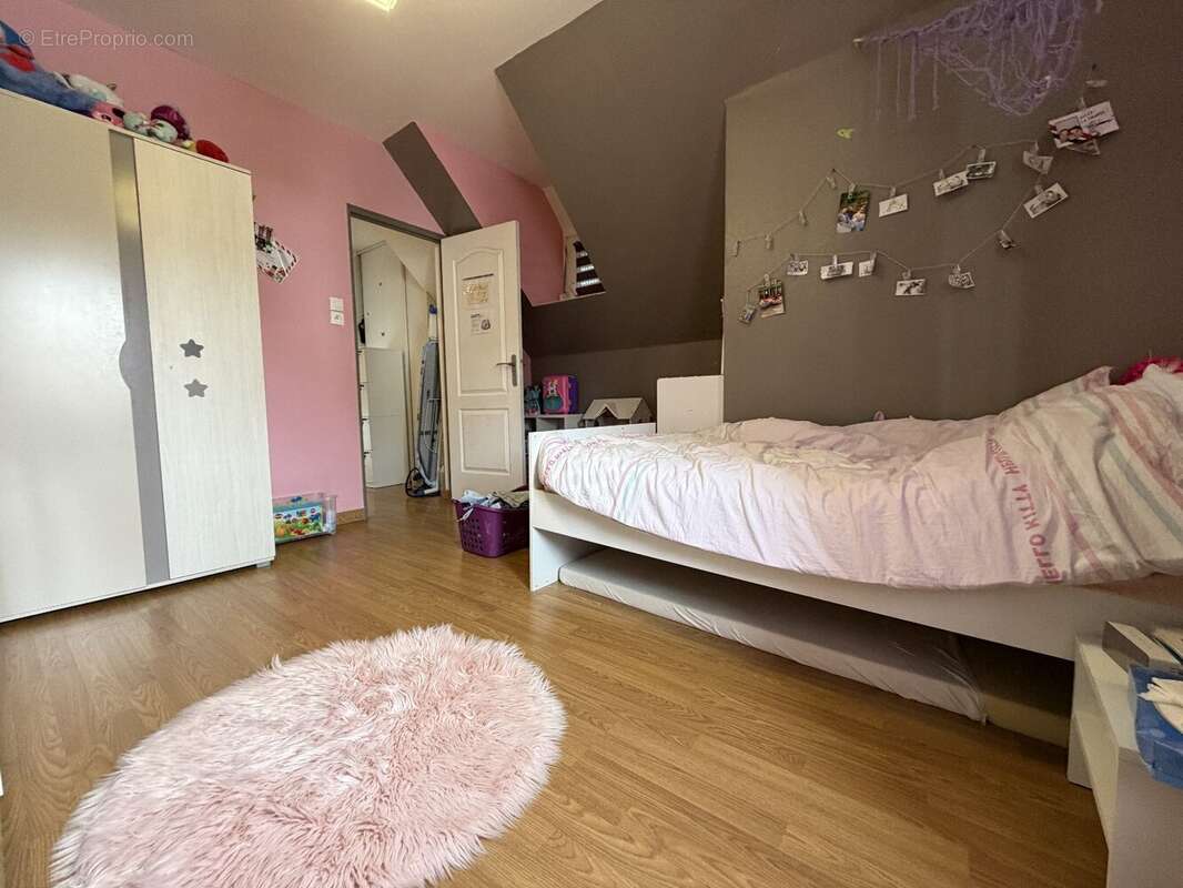 Maison mitoyenne rénovée -- Quartier recherché de la Citadelle à Montbéliard - photo 7