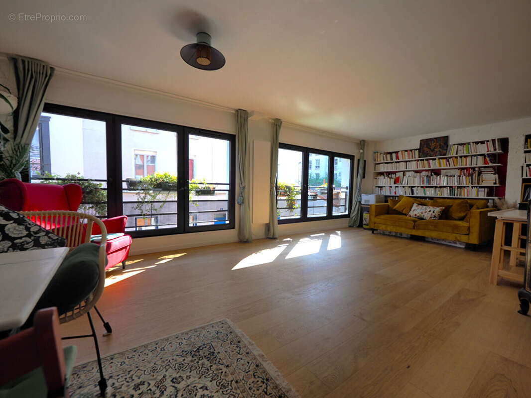 Appartement à LES LILAS