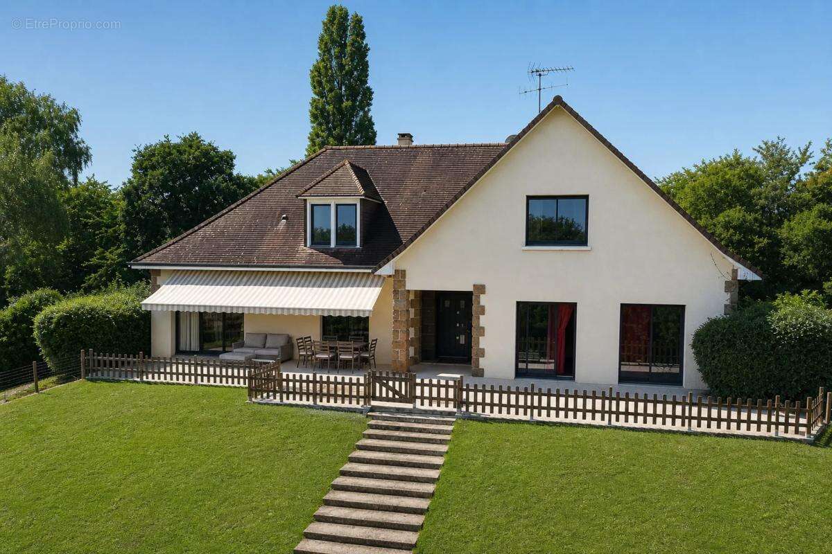 Maison de 8 pièces de 258 m² à Château-Gontier - photo 8