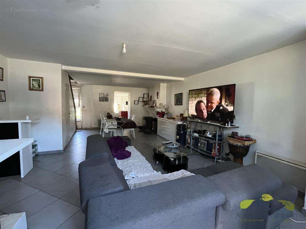 Maison à LA JONCHERE-SAINT-MAURICE