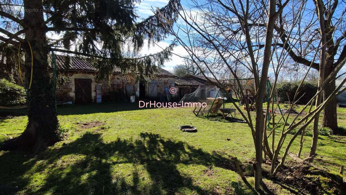 Maison à AVAILLES-LIMOUZINE