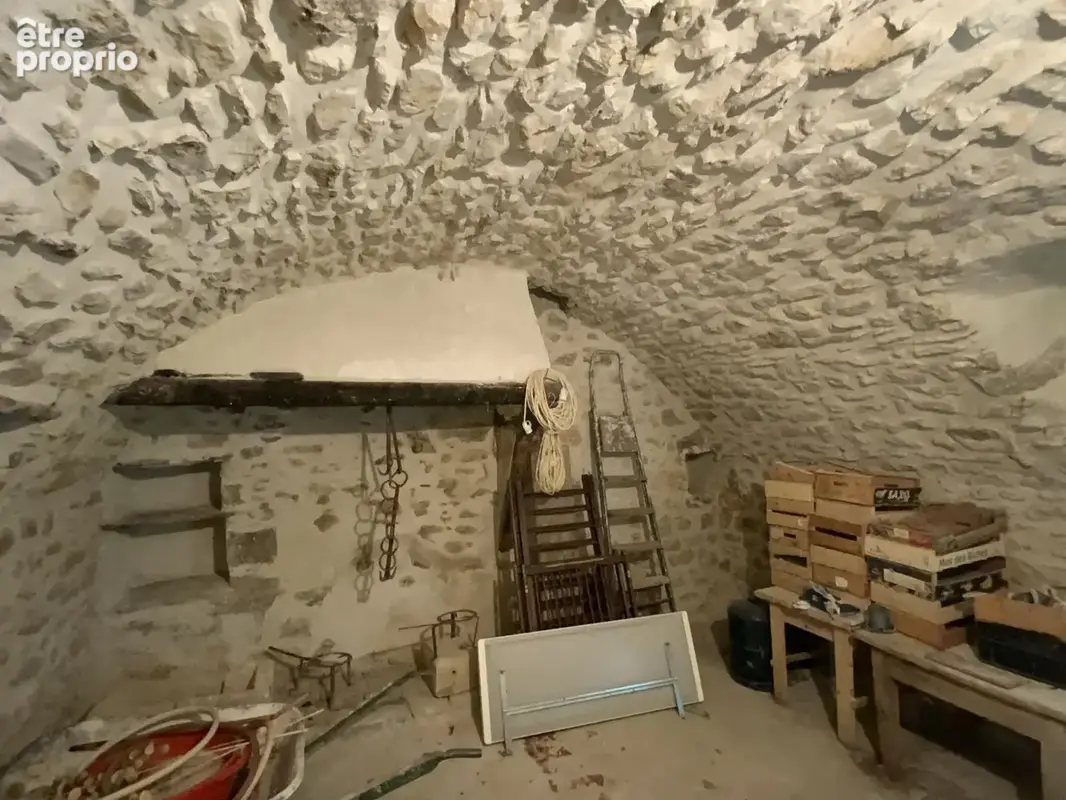 Maison à rénover avec cour, jardin et garage au coeur d'un des plus beaux villages de France. - photo 21