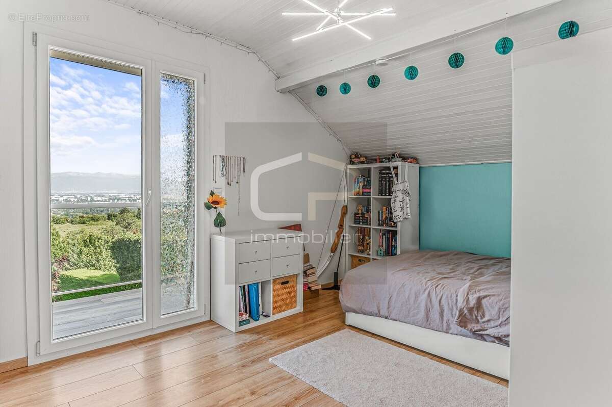 Maison à COLLONGES-SOUS-SALEVE