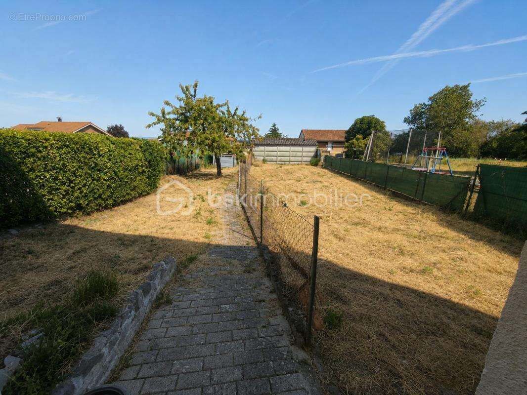 Maison avec jardin, sous-sol complet et fort potentiel à Boën-sur-Lignon - photo 3