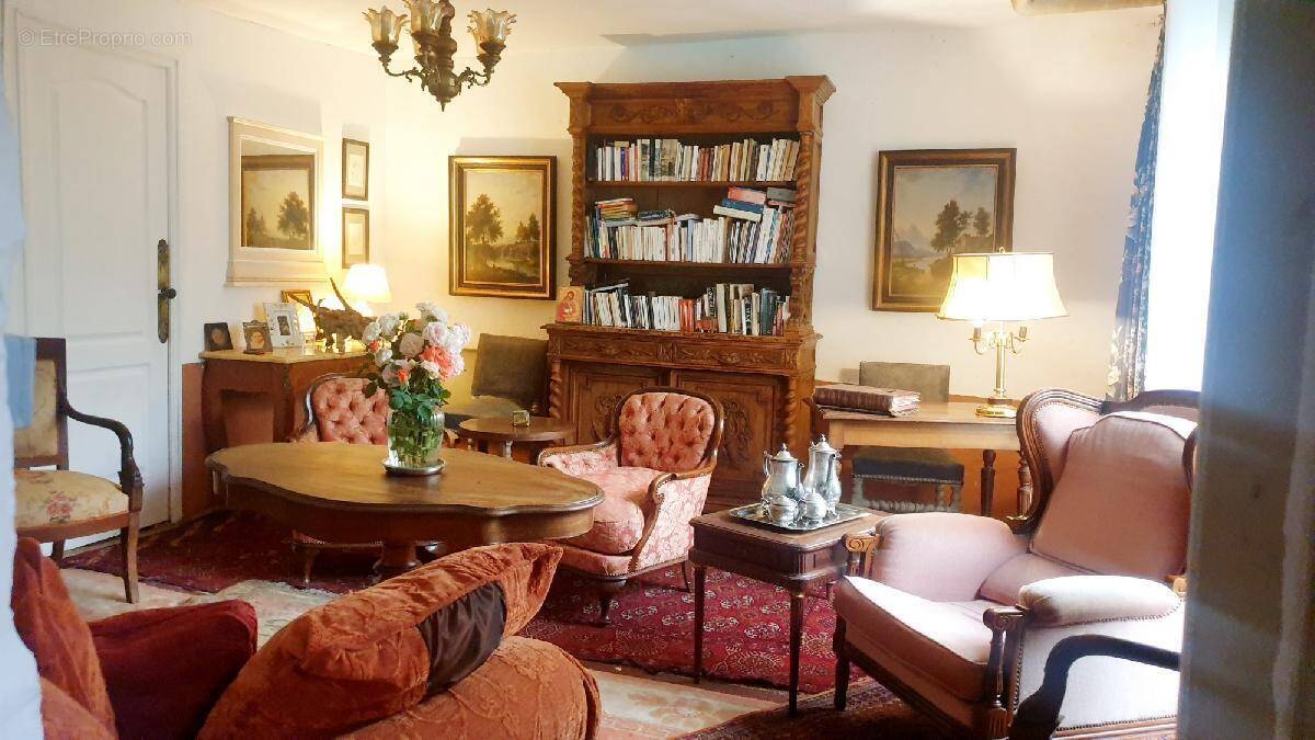 Maison à SAINT-LEONARD-DE-NOBLAT