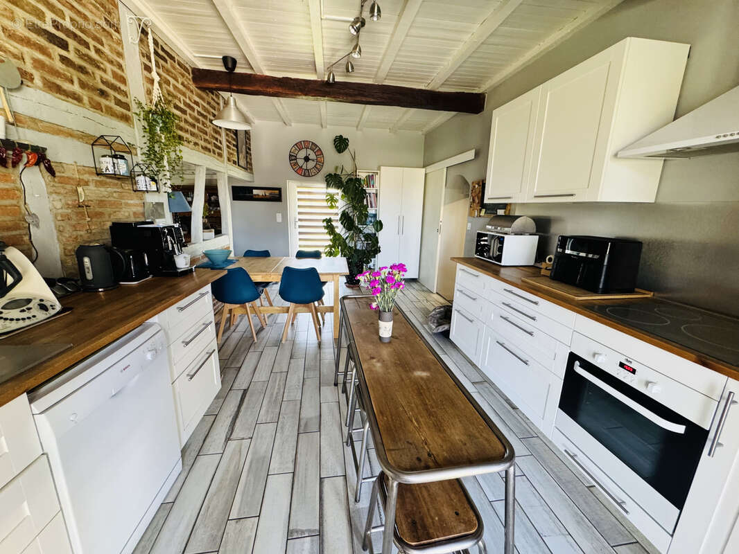 Maison à SENS-SUR-SEILLE