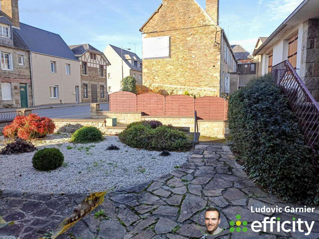 Maison à SAINT-HILAIRE-DU-HARCOUET