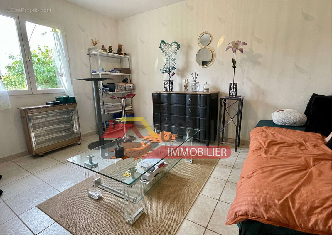 pavillon plain pied beau jardin , 3ch, bureau, cuisine équipée, salon séjour, double garage - photo 8