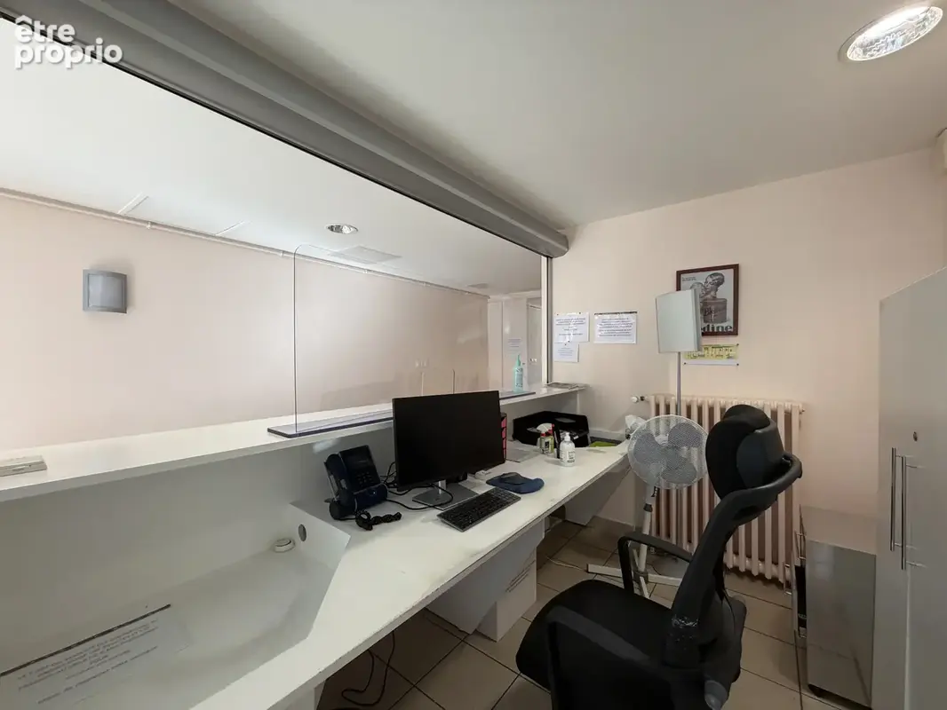 Local Professionnel - Idéal Prof. médicale - 150 m2 Plein Pied - ORLEANS - photo 4