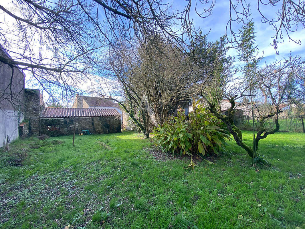 Maison à SAINT-ETIENNE-DE-MER-MORTE