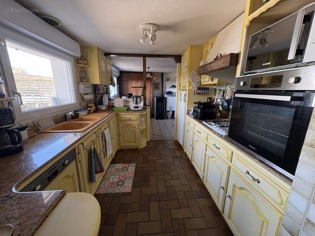 Maison à CREUZIER-LE-VIEUX