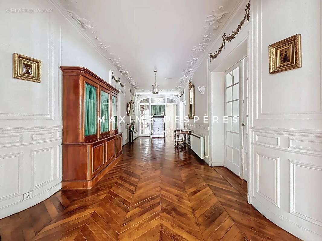 Appartement à PARIS-17E