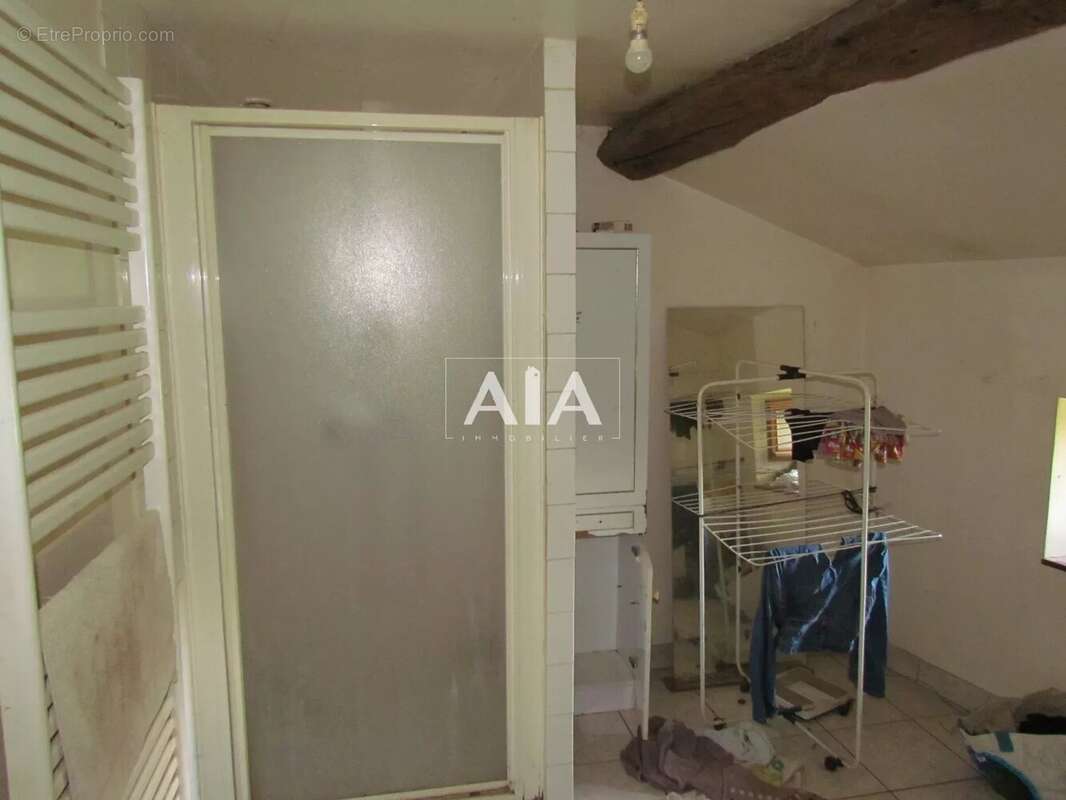 Maison à LES ADJOTS