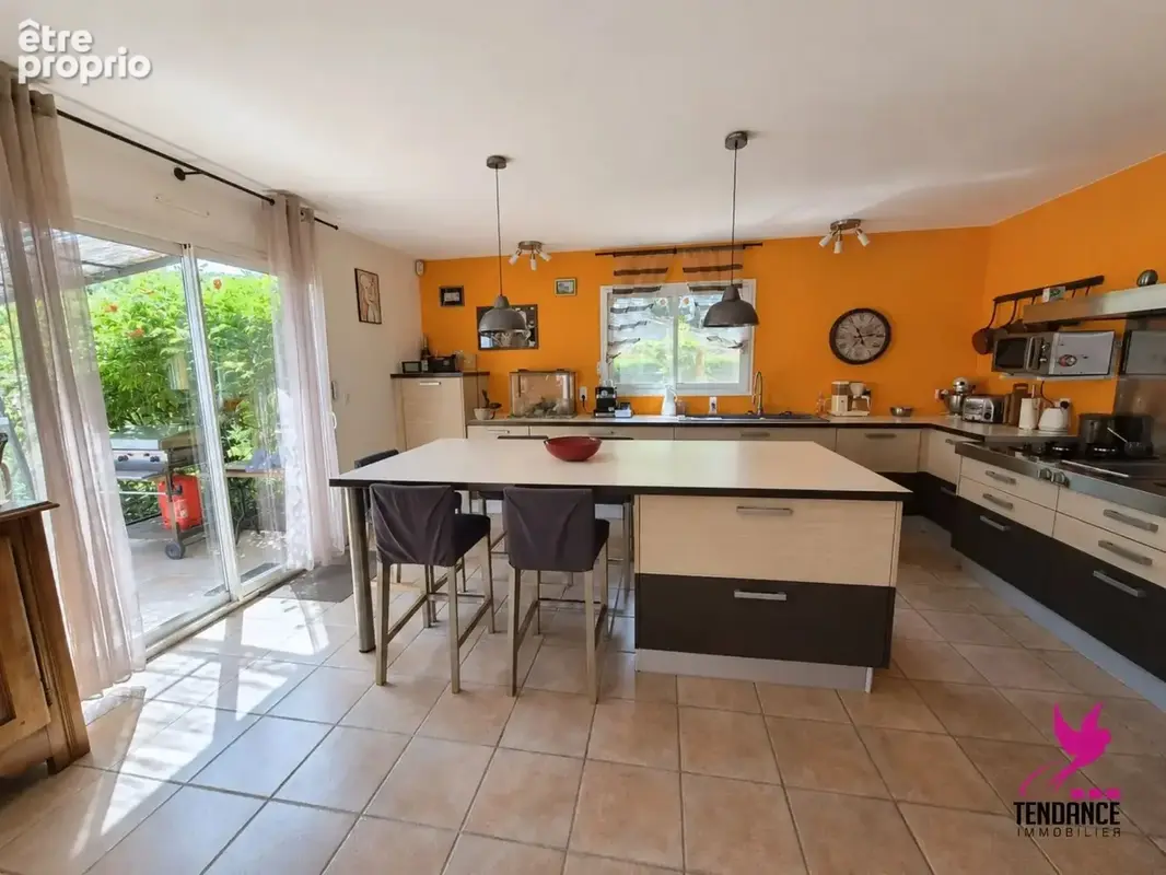 Maison familiale de 190 m² – 5 chambres, piscine et DPE A. - photo 2