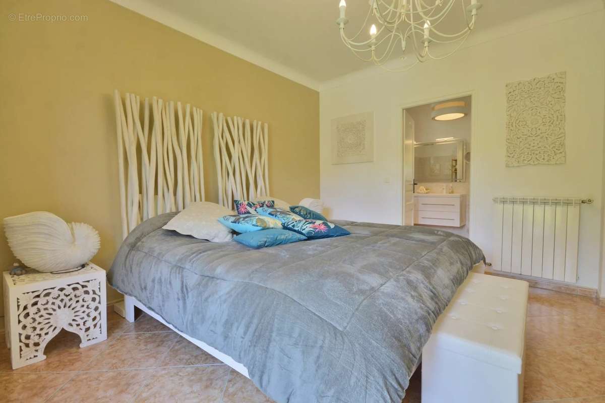 Maison à ROQUEFORT-LES-PINS