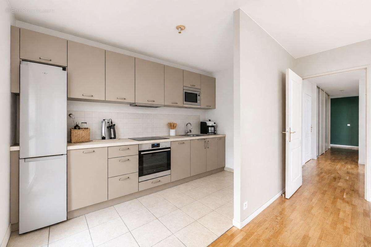 Appartement 68 m2  Asnières / 3 pièces -2 chambres  - Balcon- 2 places parking - photo 3