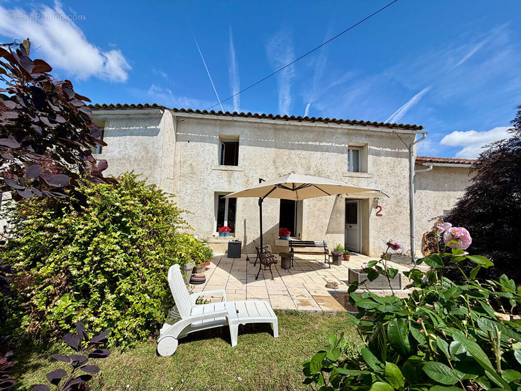 Maison à SAINT-MANDE-SUR-BREDOIRE