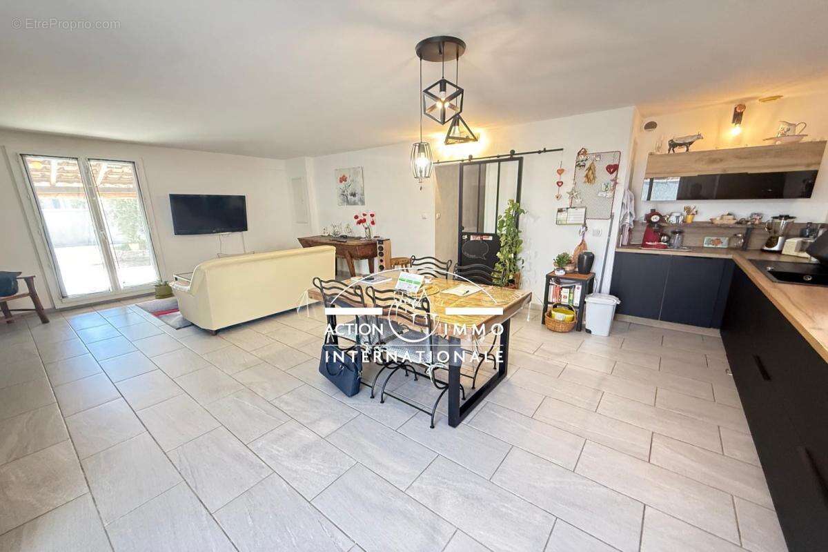 vente villa 5 Pièce(s) - photo 2