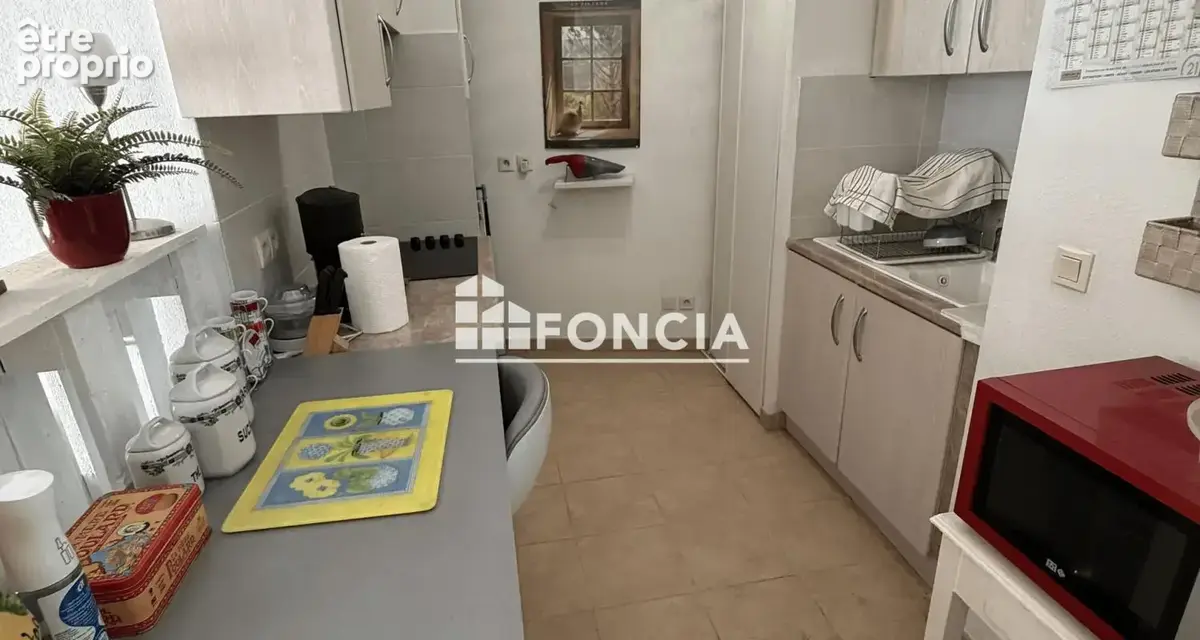Dans un petit immeuble de standing, au calme et à proximité immédiate des commerces et commodités, découvrez cet agréable appart - photo 5