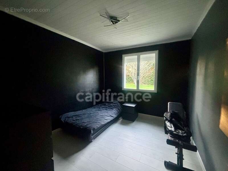 Maison familiale 239 m² au cœur de la nature – 7 pièces – Fort potentiel -  SAINTE COLOMBE (17) - photo 10