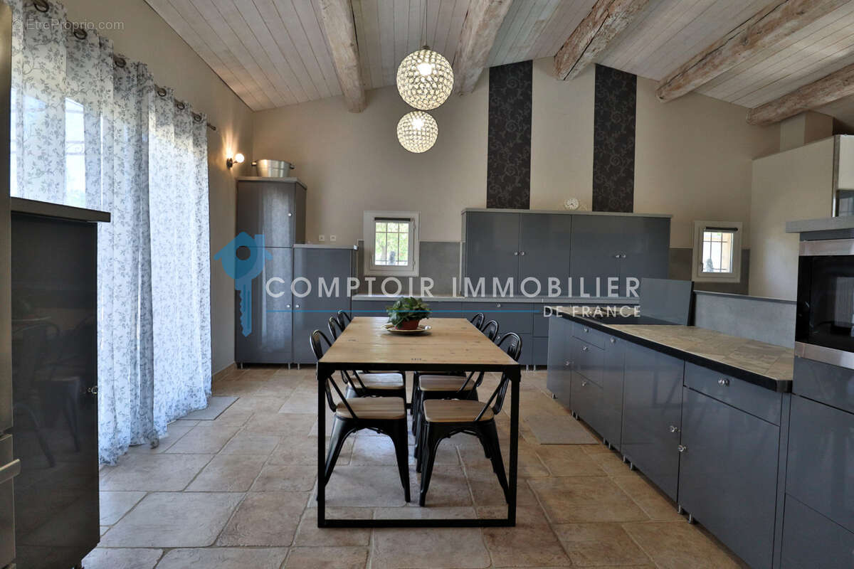 Maison à SAINT-SATURNIN-LES-APT