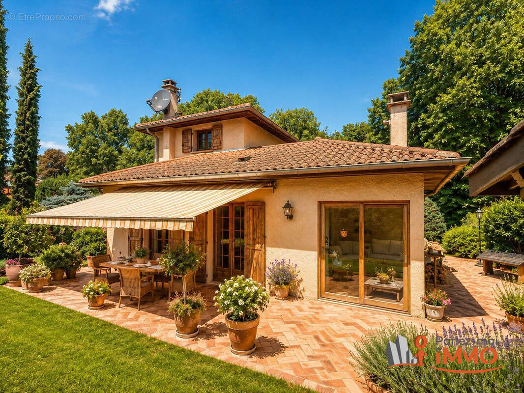 Maison à MONTANAY