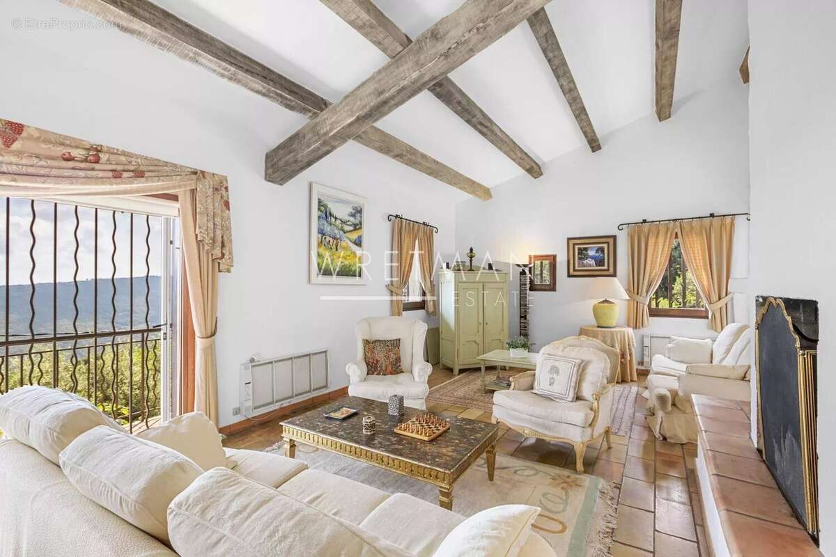 Maison à TOURRETTES-SUR-LOUP