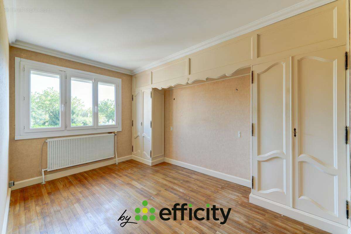 Maison 105 m² à Saint-Priest  - photo 12