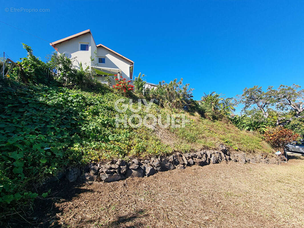 Maison 5 pièces avec dépendances - LE TAMPON Pont d'Yves - photo 2