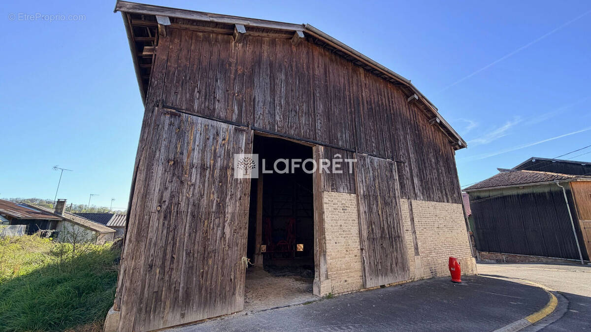 Maison à LA NEUVILLE-AU-PONT