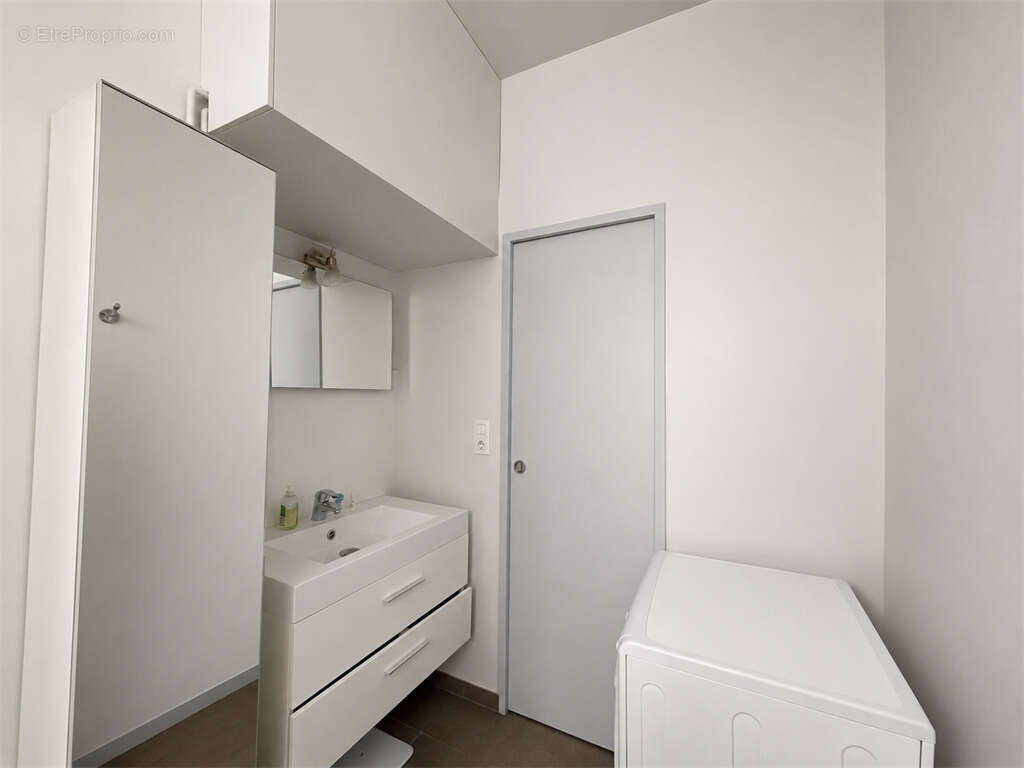 2 pièces meublé – à 50 m de l’École Militaire, emplacement premium - photo 7