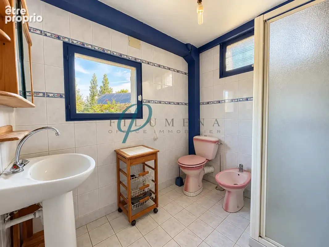 Sucé-sur-Erdre, Maison en pierre de 130 m2 à rénover, 3 chambres, garage et annexes Fort potentiel - photo 6