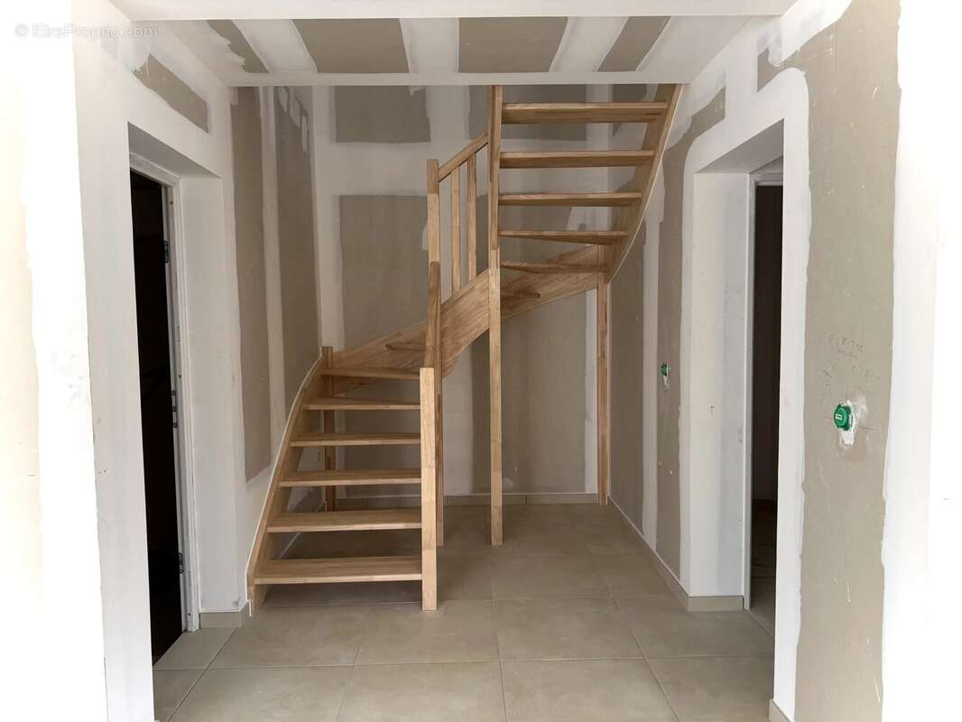 Jolie maison étage avec jardin, balcon et terrasse tropézienne - photo 10