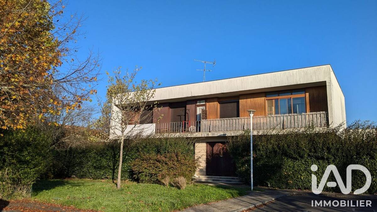 Appartement 289 m² à Saint-Seurin-Sur-L'isle  - photo 1