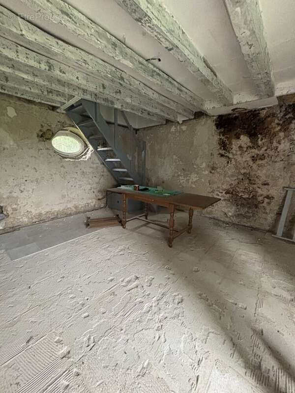 Maison à DAMMARIE-EN-PUISAYE