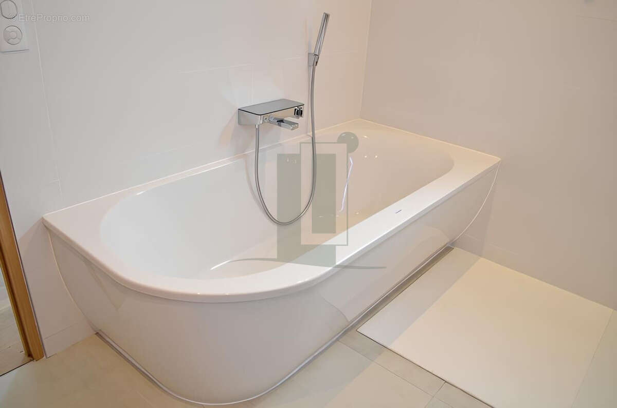 Villa contemporaine de180 m² avec piscine, quartier calme - photo 2