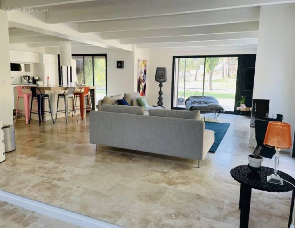 Maison à LE PUY-SAINTE-REPARADE