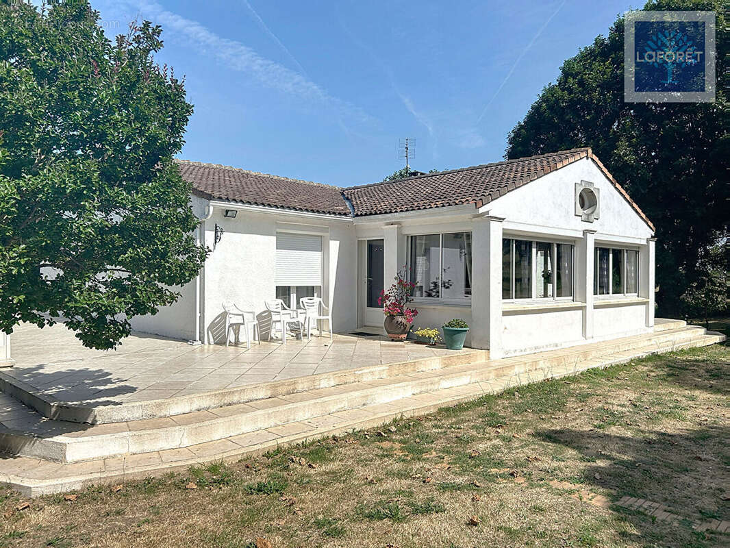 Maison à SAINT-GENIS-DE-SAINTONGE