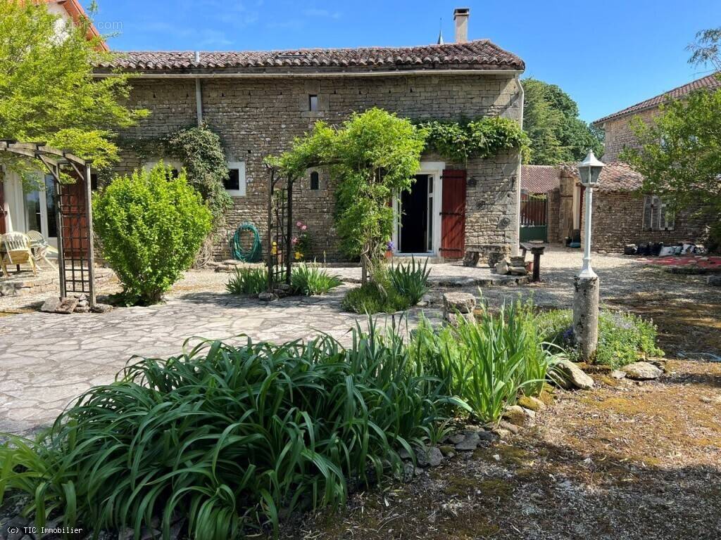 Maison à VILLEFAGNAN