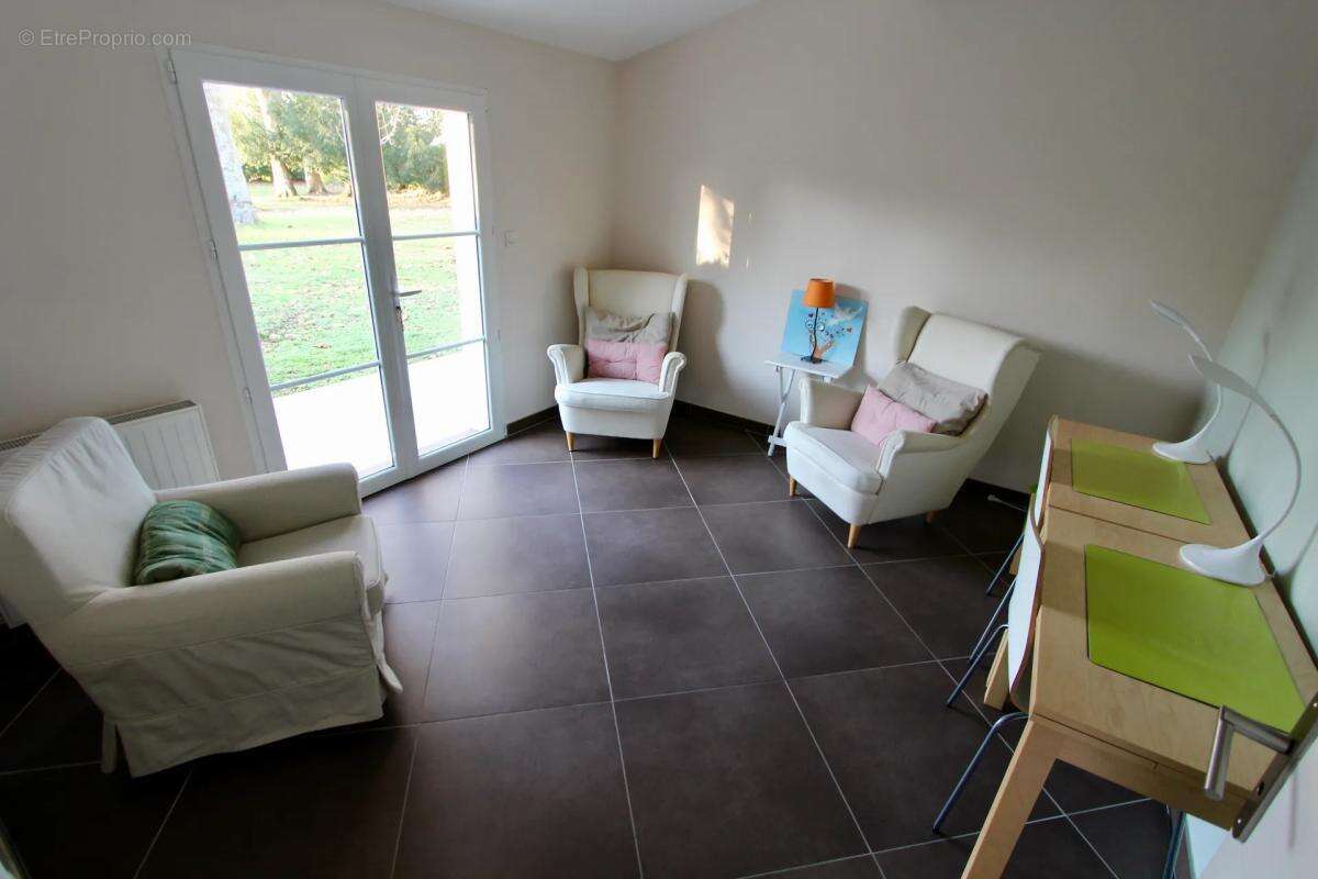 Maison à AMBARES-ET-LAGRAVE