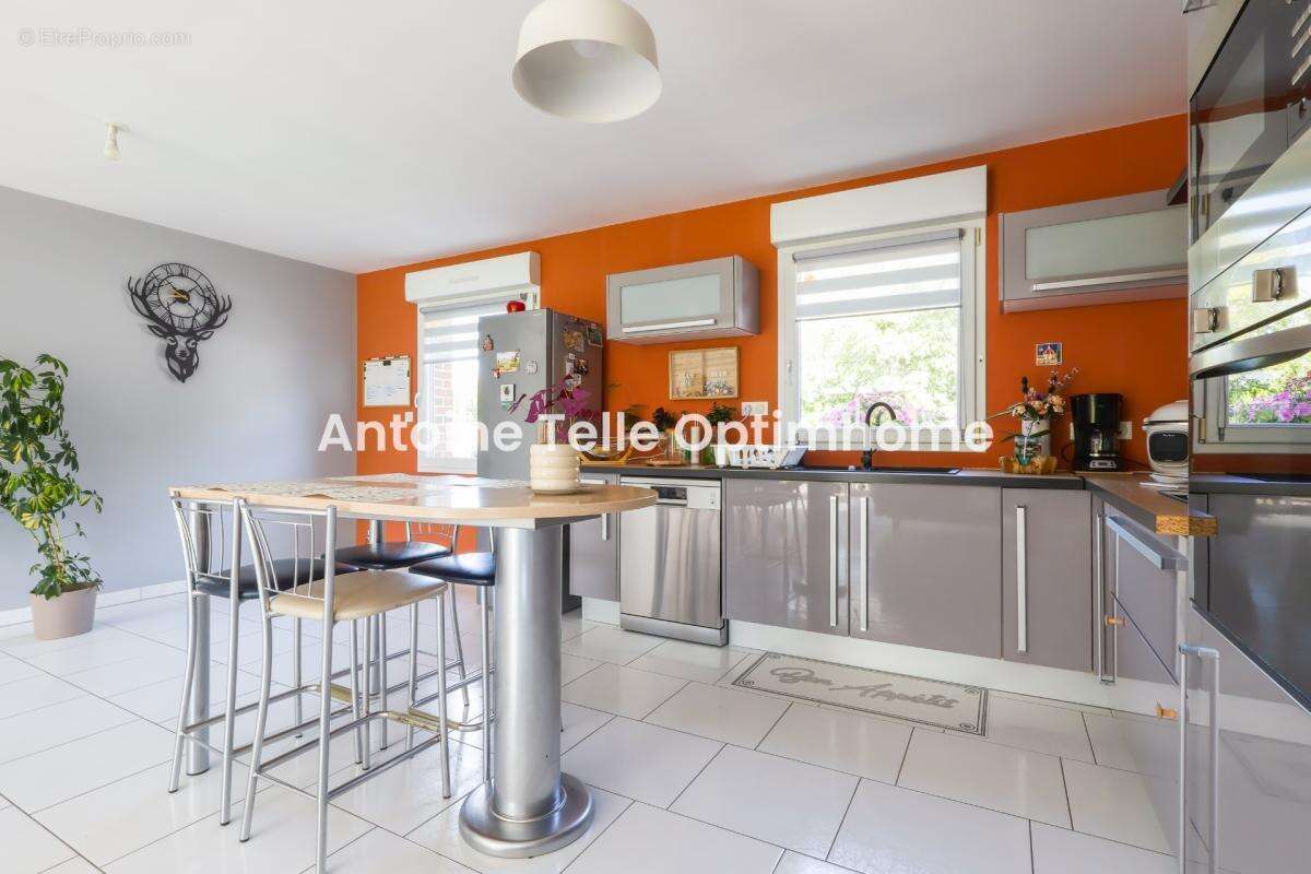 Pavillon individuel semi-plain-pied de 5 chambres posé sur 1165m² - idéal famille - Poix du Nord 59218 - photo 6