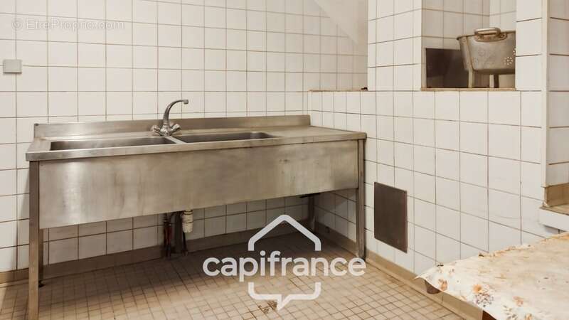 Commerce à SAUVETERRE-LA-LEMANCE