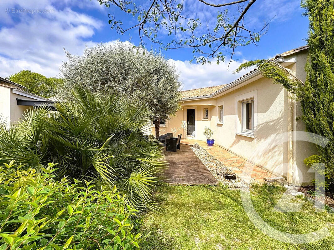 Maison à CHAMPNIERS