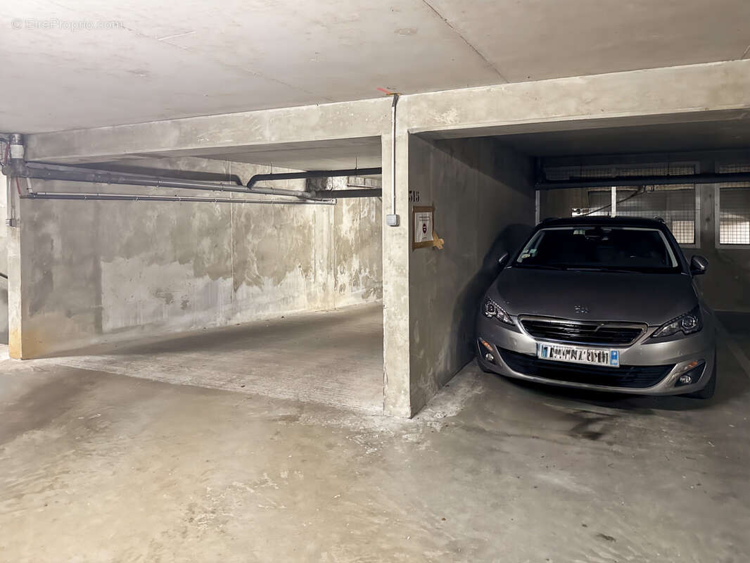 Parking à LYON-8E